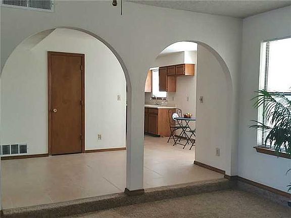 4th image of 629 Colchester Dr
