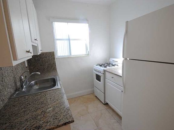 3rd image of 7510 Byron Ave APT 1