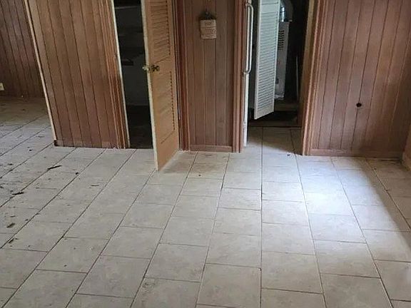 3rd image of 306 S Hall St
