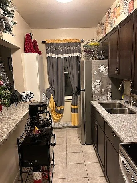 2 bed, 1000 sqft, $1,150 — Photo 4