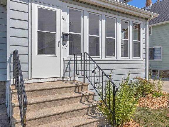 4th image of 104 Marshner STREET