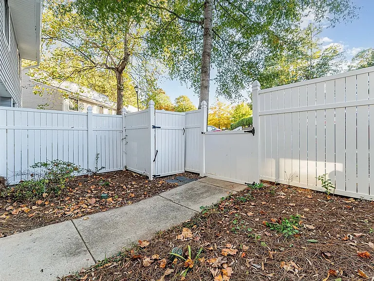 7320 Sandy Creek Dr — Photo 32