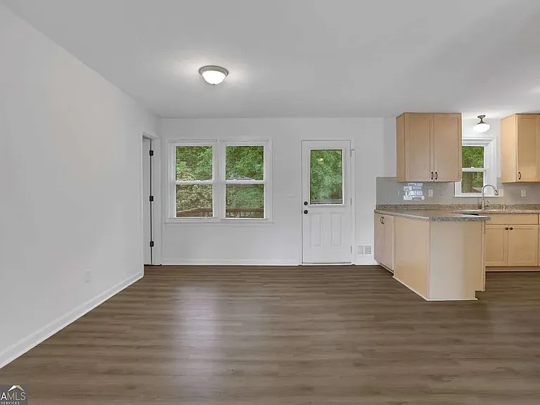4845 Oak Grove Dr — Photo 8