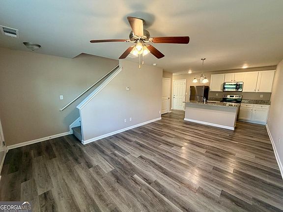 2nd image of 126 W Lexington Ave