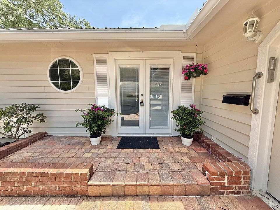 1st image of 13 Lockhart Ln