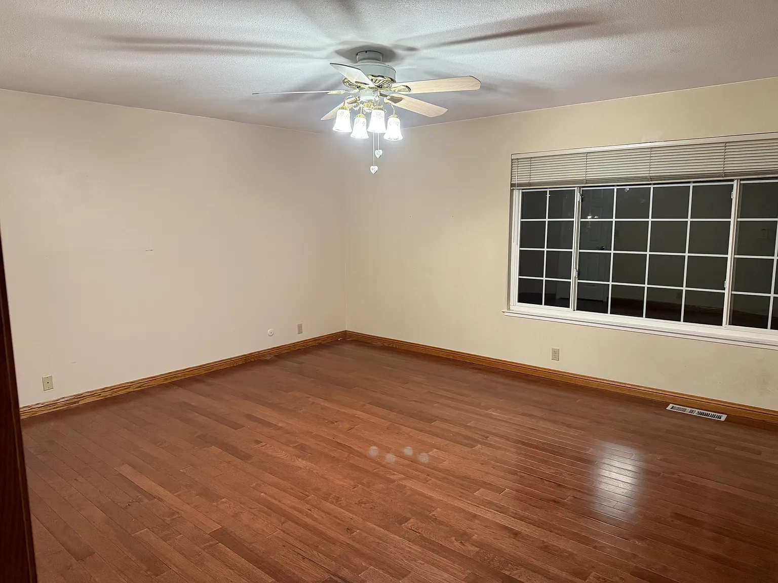 4 bed, 2260 sqft, $5,200 — Photo 4
