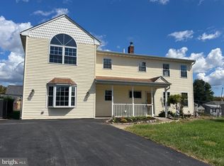 103 Holly Dr, Levittown, PA 19055