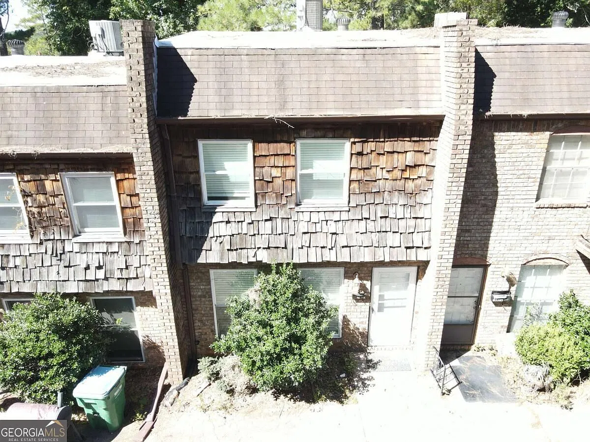 2 bed, 1.5 bath, $1,300 — Photo 2