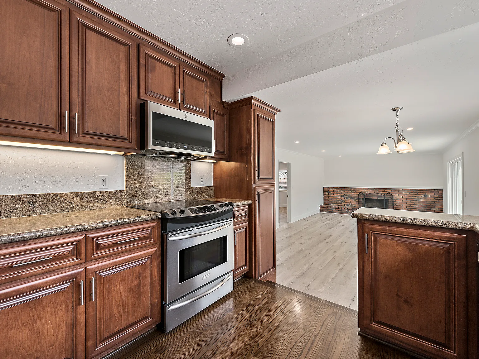 4078 Heppner Ln — Photo 2