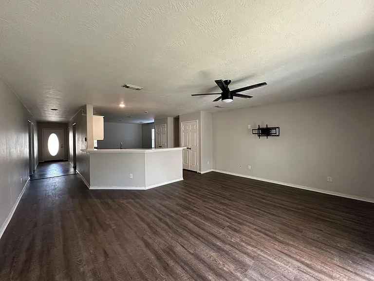 1034 Junction Ct — Photo 4