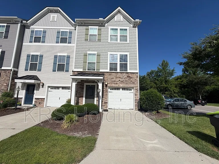 308 Covington Dr — Photo 1