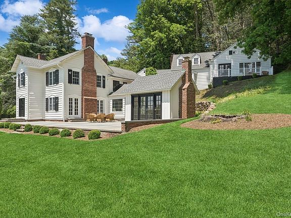 5th image of 15 Lloyd Harbor Road