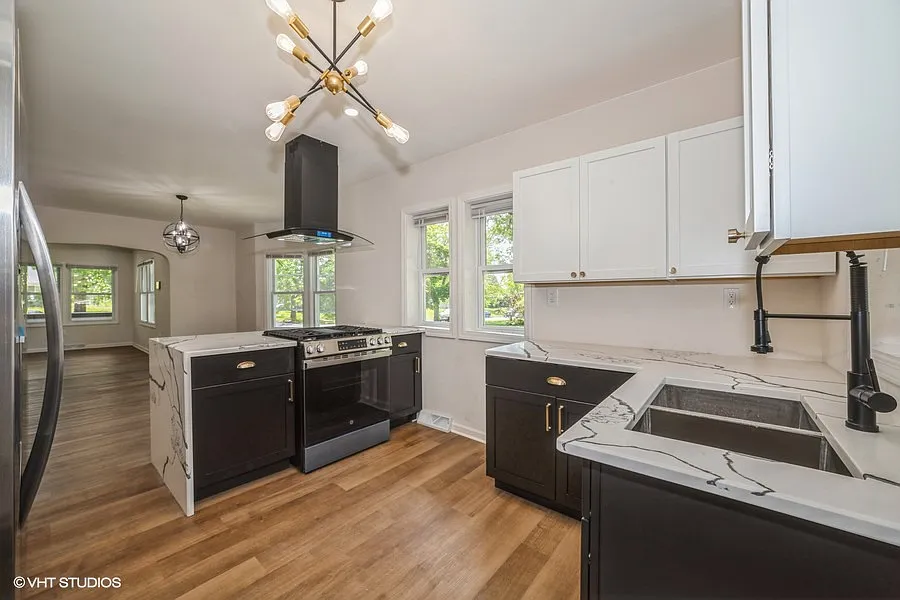 3 bed, 2450 sqft, $2,100 — Photo 3