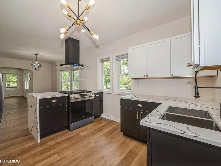 4380 Washington St — Photo 3