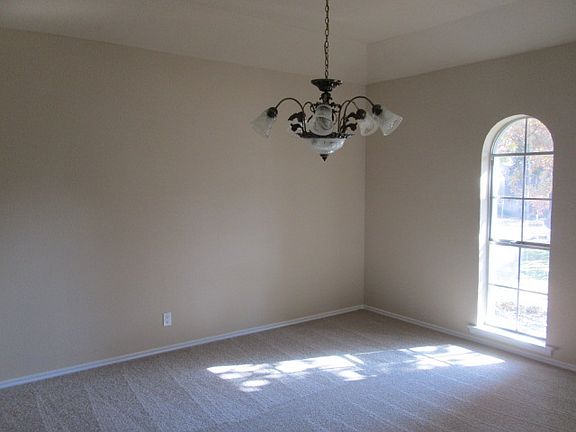 3rd image of 2707 Westridge Dr