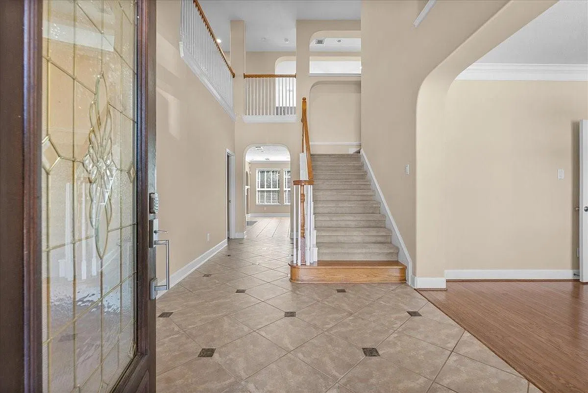 6 bed, 3.5 bath, 4120 sqft, $3,950 — Photo 3
