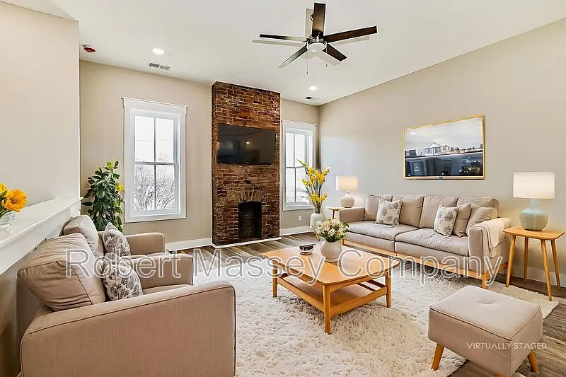 2 bed, 2.0 bath, 1350 sqft, $1,895 — Photo 2
