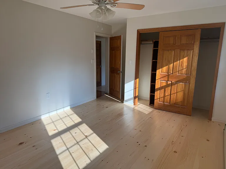 2nd bedroom w/ closet