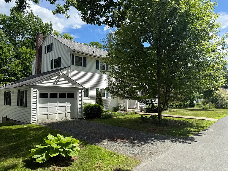 85 Underclyffe Rd — Photo 2