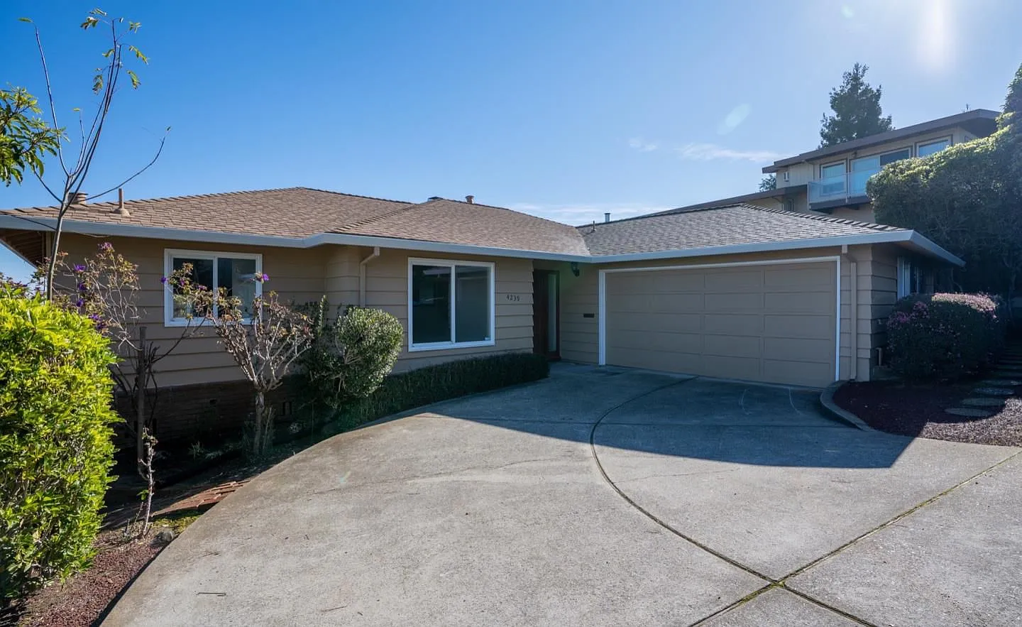 4239 High View Dr photo 1
