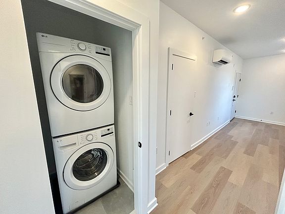 3rd image of 2725 W Girard Ave APT 3F