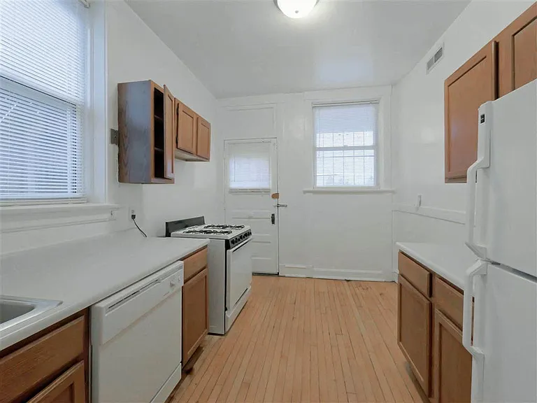 The Pelham — Photo 17