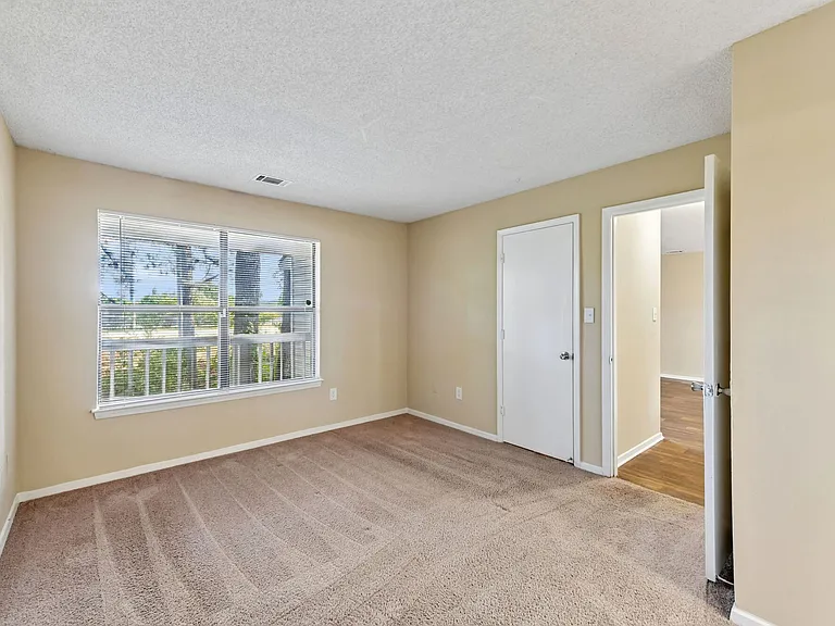 Woodland Trace Apartments — Photo 8