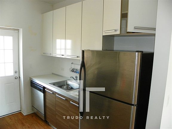 3rd image of 1210 W Foster Ave #12123A