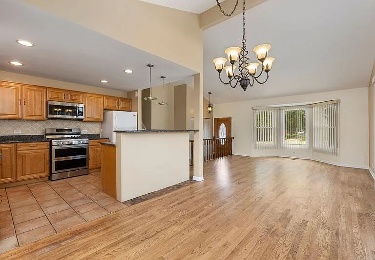 1003 S Finley Rd — Photo 6
