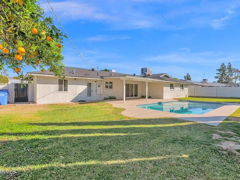 501 W Seldon Ln — Photo 44