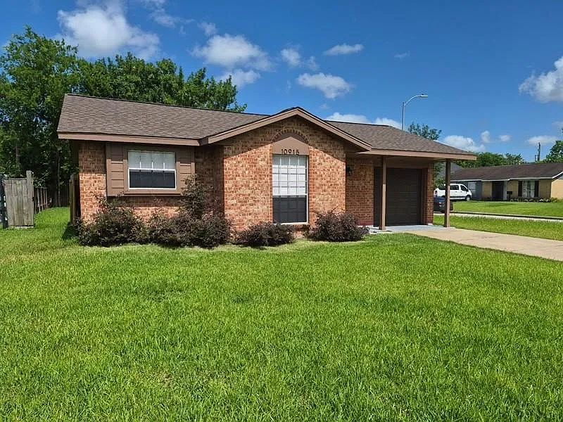 10915 Roandale Dr