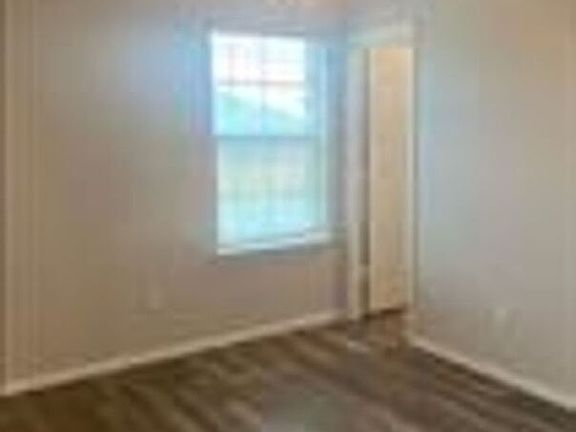 5th image of 1015 McLellan Dr