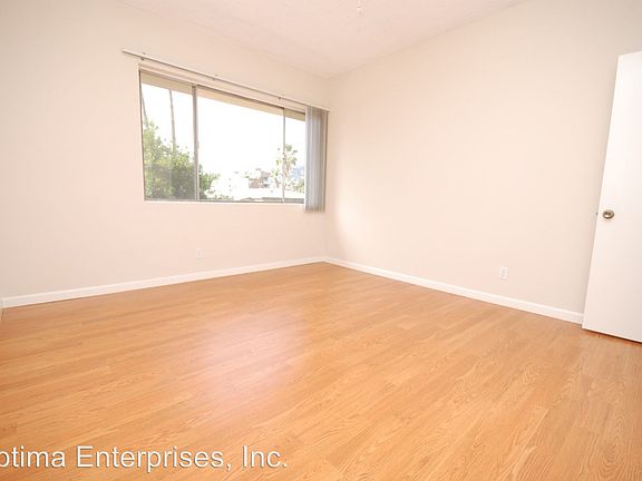 4th image of 910 N Orange Grove Ave APT 14