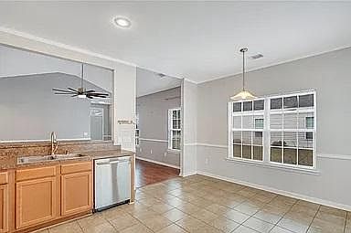 3rd image of 40 Valley Oak Dr