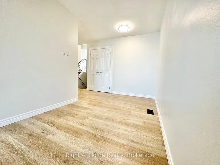 221 1st Rd E — Photo 3