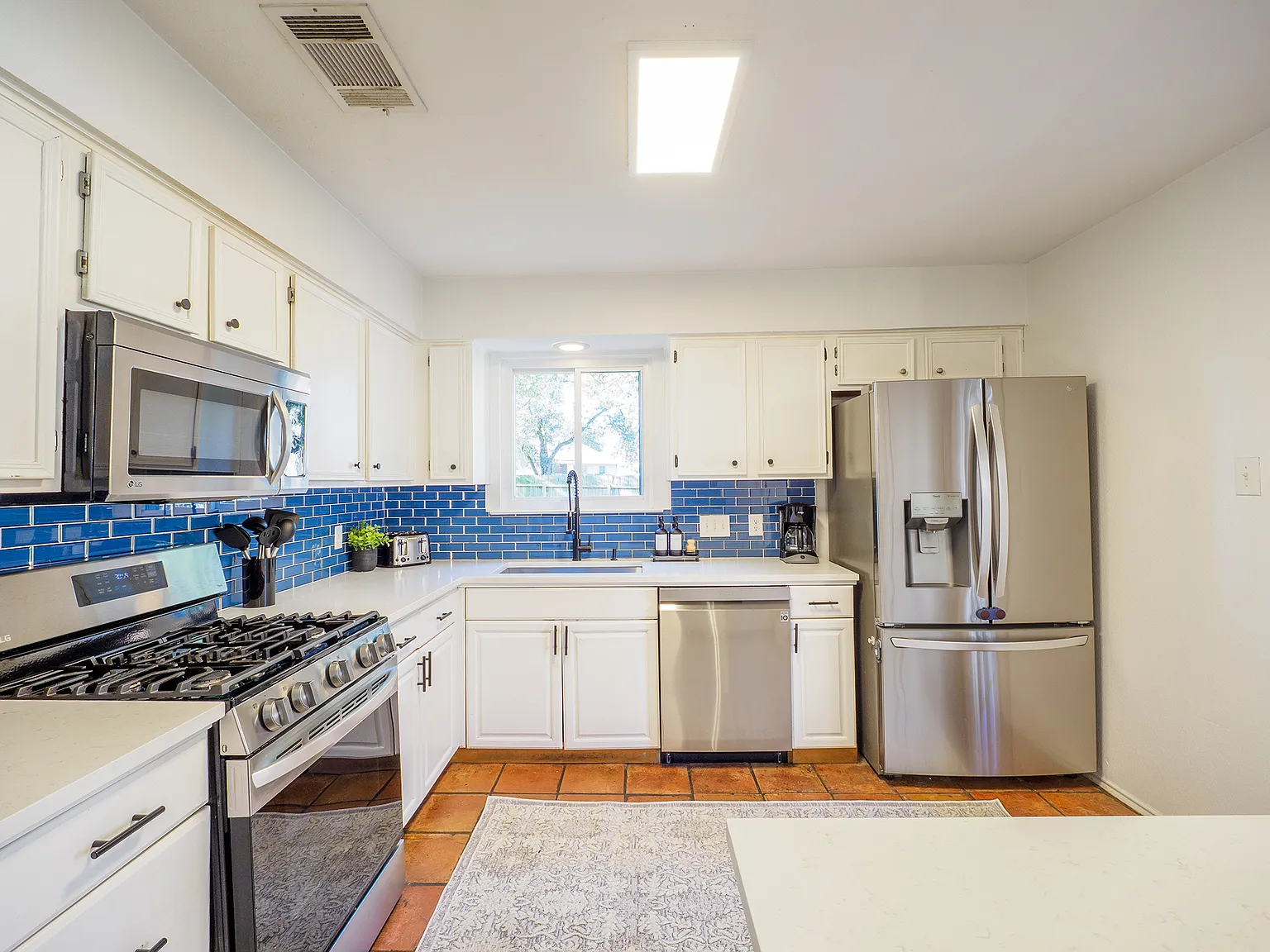 4 bed, 1454 sqft, $3,300 — Photo 4