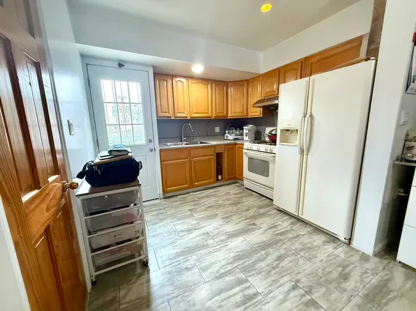 1584 West 7th Street image 2 of 8