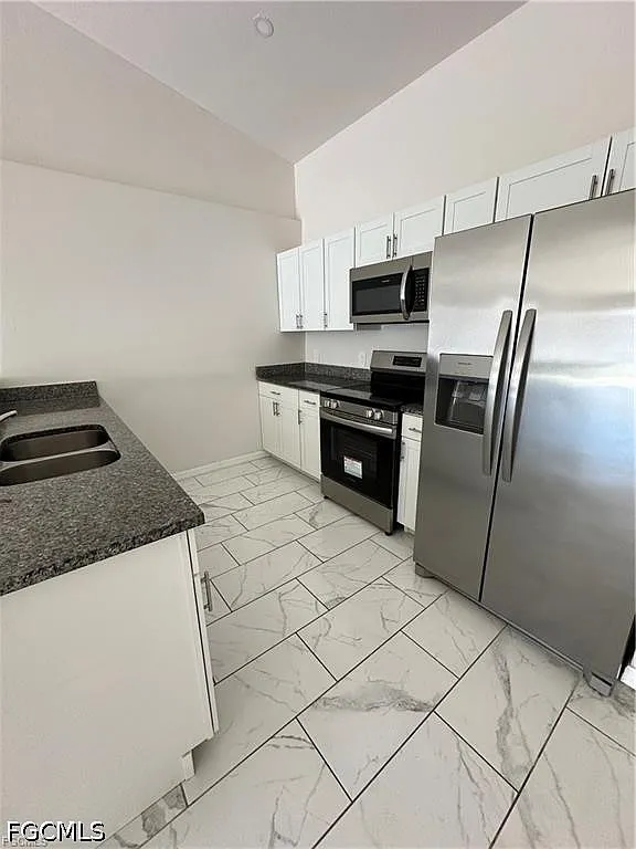 3 bed, 2.0 bath, 1200 sqft, $1,570 — Photo 3