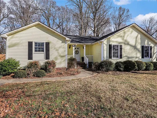 1901 Dorsett St, Burlington, NC 27215