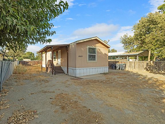 4th image of 19630 Avenue 194