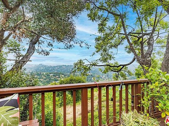 5th image of 10136 Hollow Glen Cir