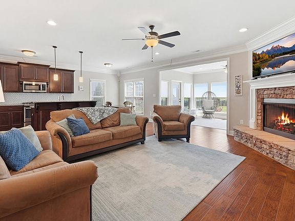 5th image of 120 Shields Lake Dr