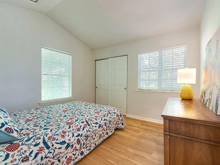 9006 Saint Thomas Ln — Photo 37
