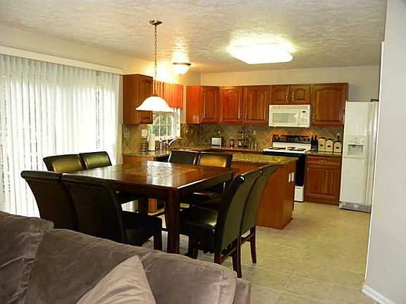 5th image of 7014 Highland Creek Dr