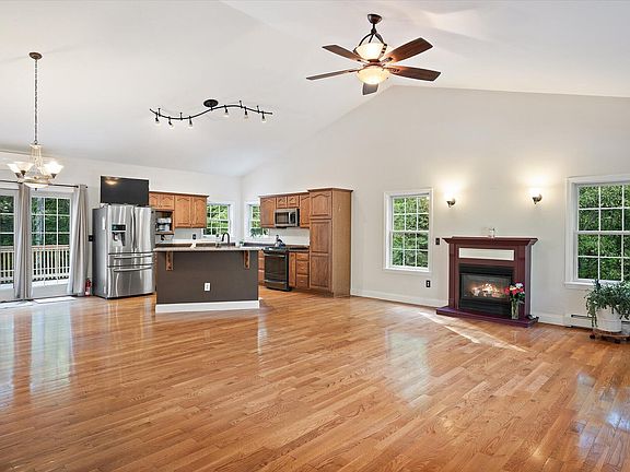 5th image of 79 Libbey Lane