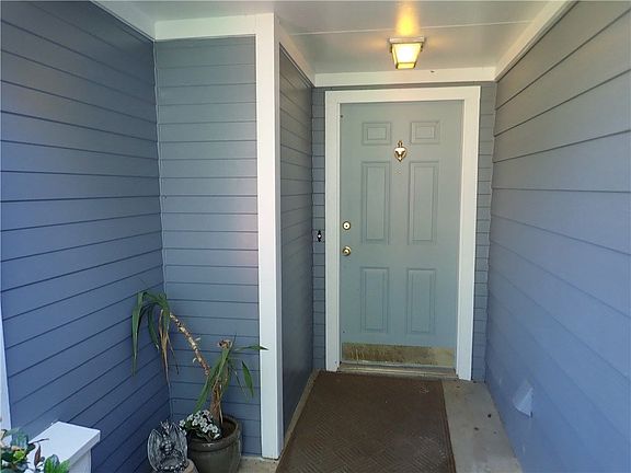 4th image of 1305 Blakeney Ln