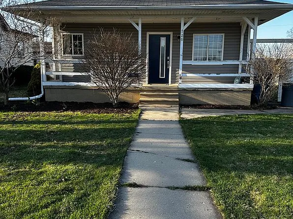 126 E 3rd St, Oglesby, IL 61348