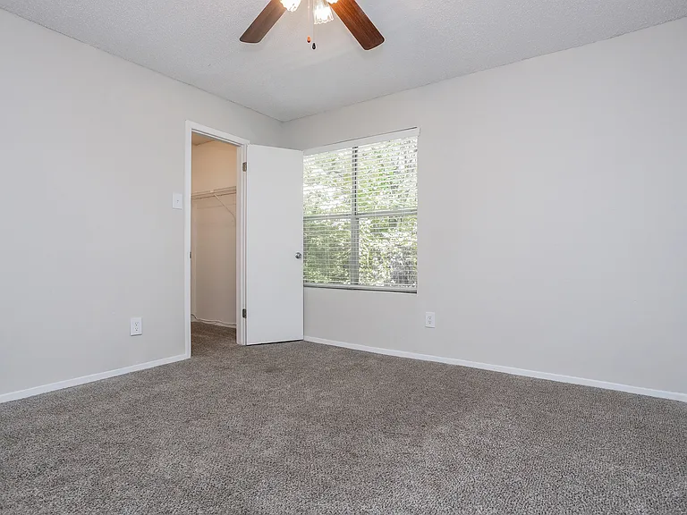 Oak Tree Village — Photo 92