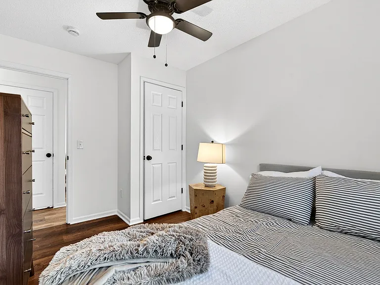 2126 Hungerford Dr — Photo 26