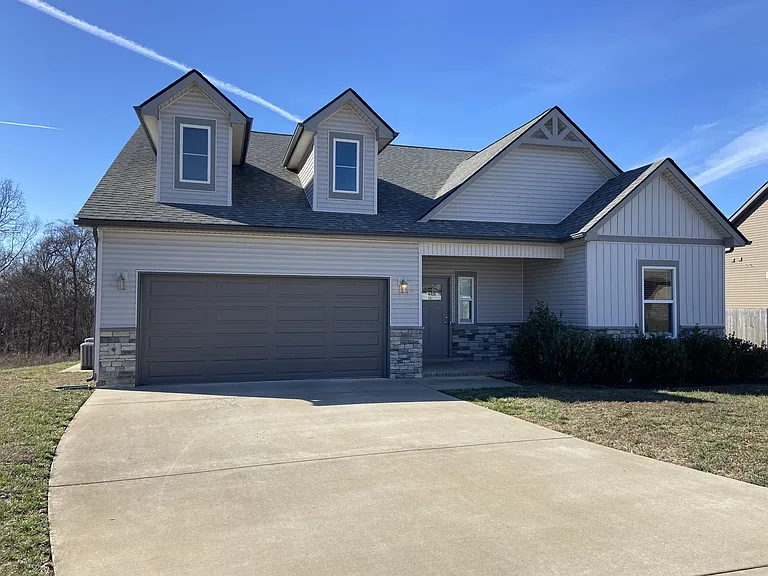 602 Alvin Rd — Photo 1
